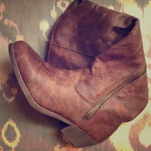 Brown cowboy boots size 7 1/2